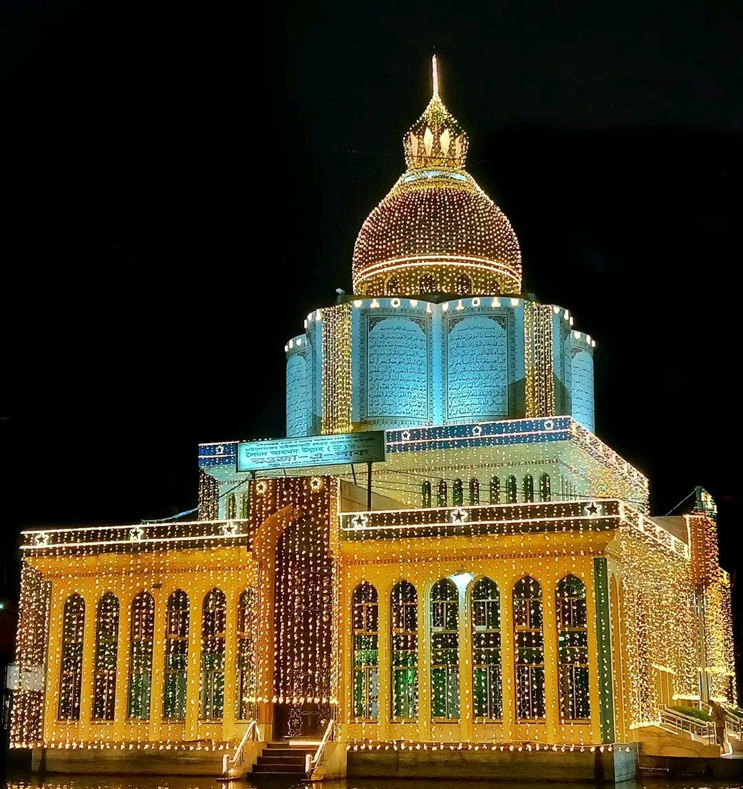 Sufi_Center's tweet photo. Today Holy 120th Urs Mubarak of Gausul Azam Hazrat Maulana ShahSufi SYED AHMED ULLAH SHAH #Maizbhandari (Q.S.A.)

#Maizbhandar #MaizbhandarSharif 
#UrsMubarak #UrsSharif #Sufi #Sufism #Islam
#Chittagong #Bangladesh https://t.co/DdOJUwqlje