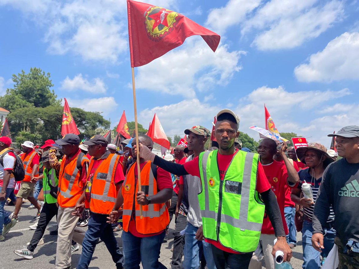 Numsa_Media's tweet image. #WorkersUnite 
#ForTheLoveofTheWorkingClass 
#HandsOffVenezuela 
❤️🖤💛