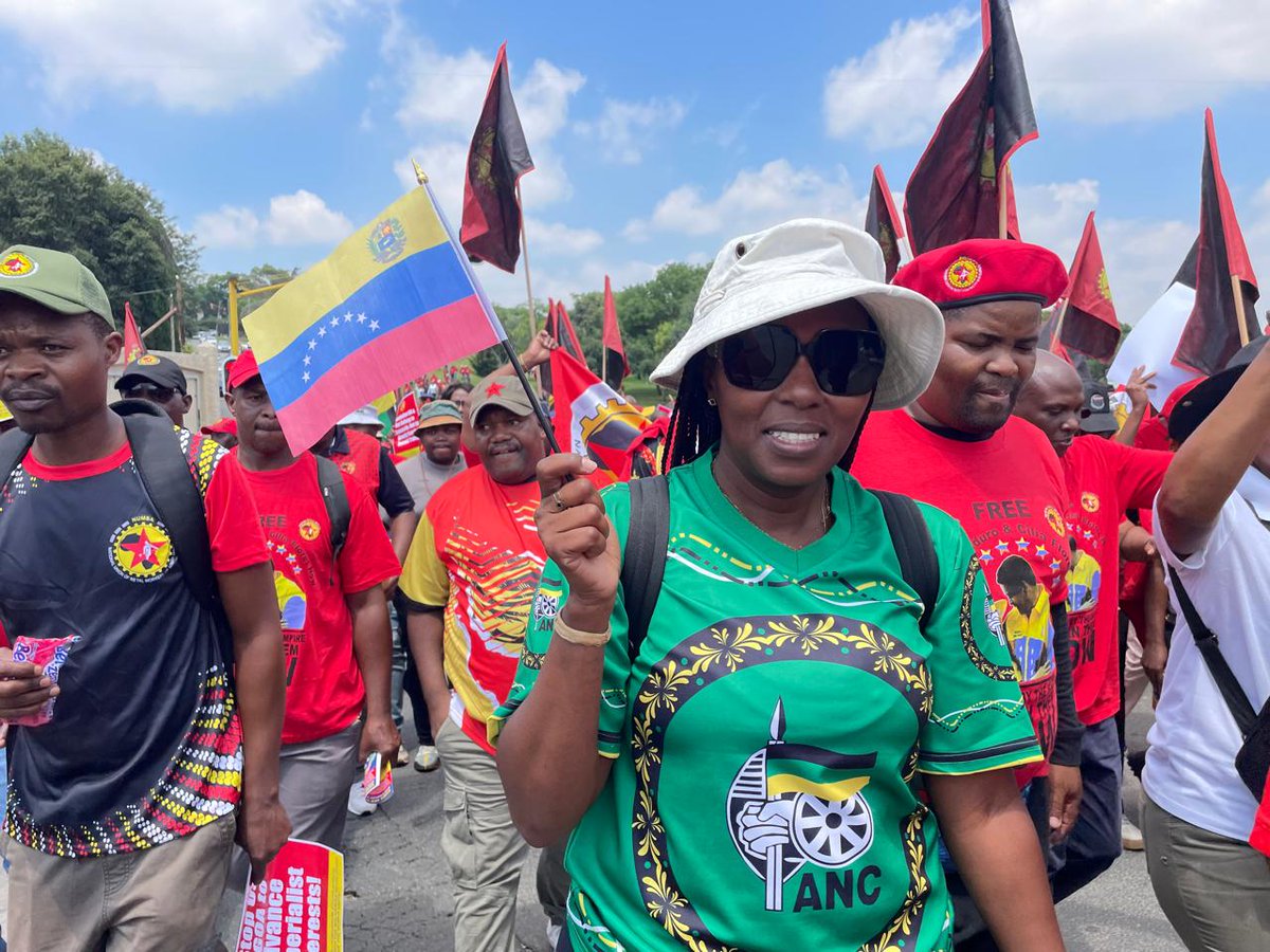 Numsa_Media's tweet image. #WorkersUnite 
#ForTheLoveofTheWorkingClass 
#HandsOffVenezuela 
❤️🖤💛