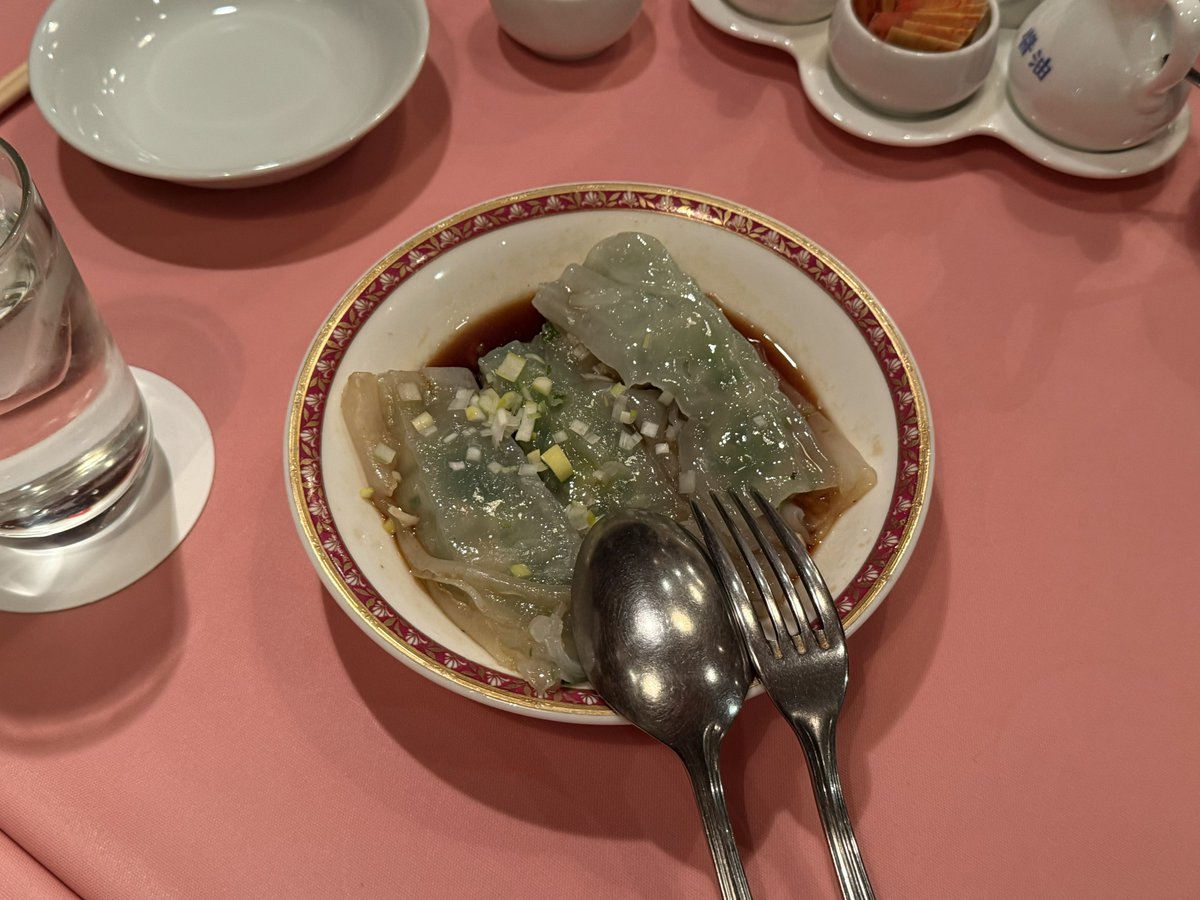 halfreturner's tweet image. the concept is “chinese in downtown paris”