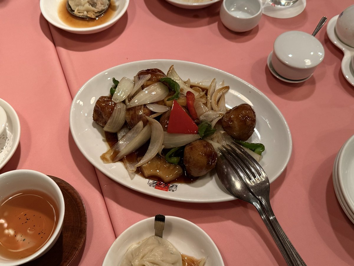 halfreturner's tweet image. the concept is “chinese in downtown paris”