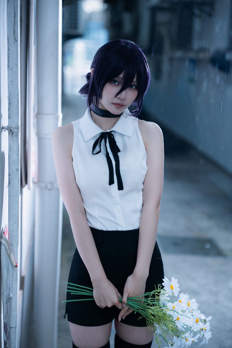 『チェンソーマン』レゼ💣

そのカフェ着くまでの狭い道、好きだな...似たようなところで撮ってみた！