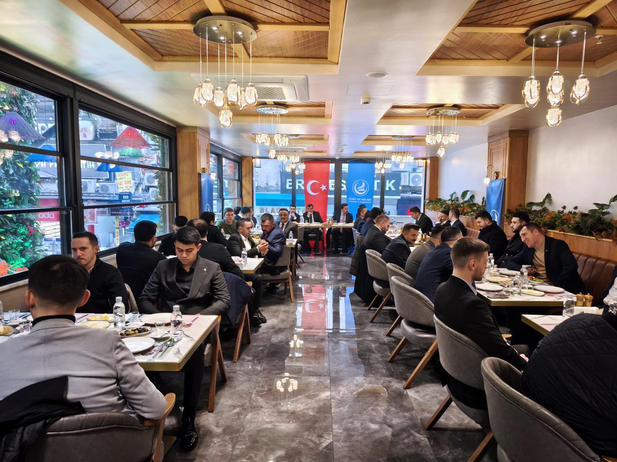 İlçe ocak başkanlarımızla kahvaltı programında bir araya geldik. Önümüzdeki dönemde gerçekleştireceğimiz faaliyetler hakkında istişarelerde bulunduk.

Var Olsun Ülkü Ocakları🇹🇷🇹🇷🇹🇷