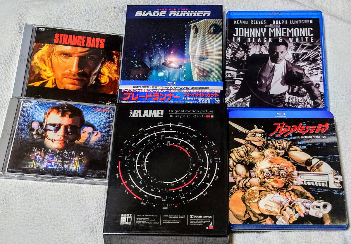 Cyberpunk2077やって猛烈にサイバーパンク方面の映画観たくなったのでとりあえず引っ張り出せる範囲で引っ張りだしてきた。何にしようかな〜。