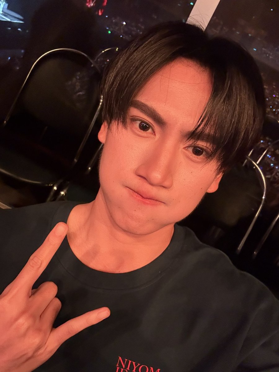 pung_phirunwat's tweet photo. ปังมามันส์เผื่อแม่ๆพี่ๆแล้วนะครับ

#PROXIE #PROXIE_The3rdConcert https://t.co/CVjnNh9IdQ