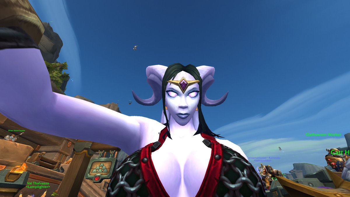 Just taking some pics in a crowded Dornogal.. I must have spent to much time on <a href="/WarlockLatia/">💀 Latia</a> timeline.. 😉