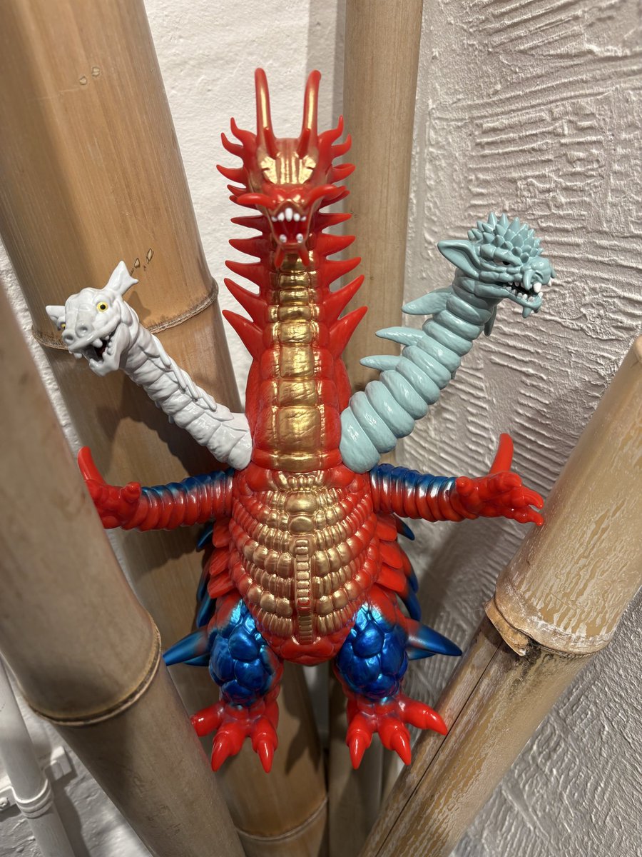 本日は
Ｙ・ＭＳＦ製 ウルトラソフビシリーズ 第15弾ウルトラマン80より『三つ首怪獣 ファイヤードラコ』
の販売会にご来店頂きありがとうございました！
また明日もありますので是非ご来店お待ちしております。