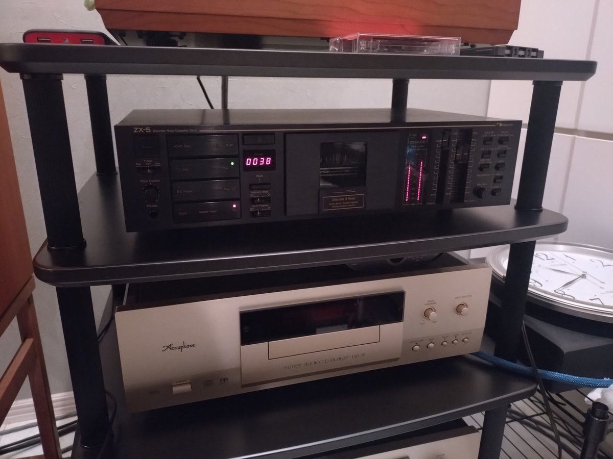 お気に入りの NakamichiのCD-1が不調の為、 予備機のZX-5に交代、 んっ