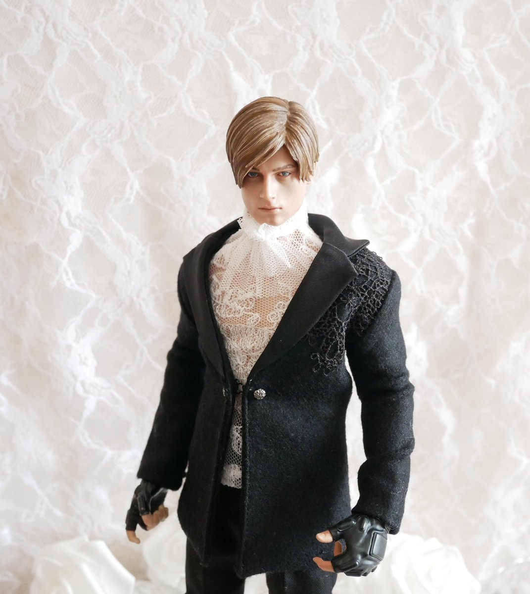 Leon_Love_you's tweet image. こちらFlapperさま@Flapper0919よりお迎えしましたレースカットソーとウールジャケットです。
どちらも素敵すぎる！
わたしの小さくも頼もしい王子様♡
相変わらずパツパツだけどこの体型が大好きなの！
レースの服を男子が着るのもとてもいいですよね♡
カッコ良すぎ！

靴(izadeKBさま@izadeKBより)