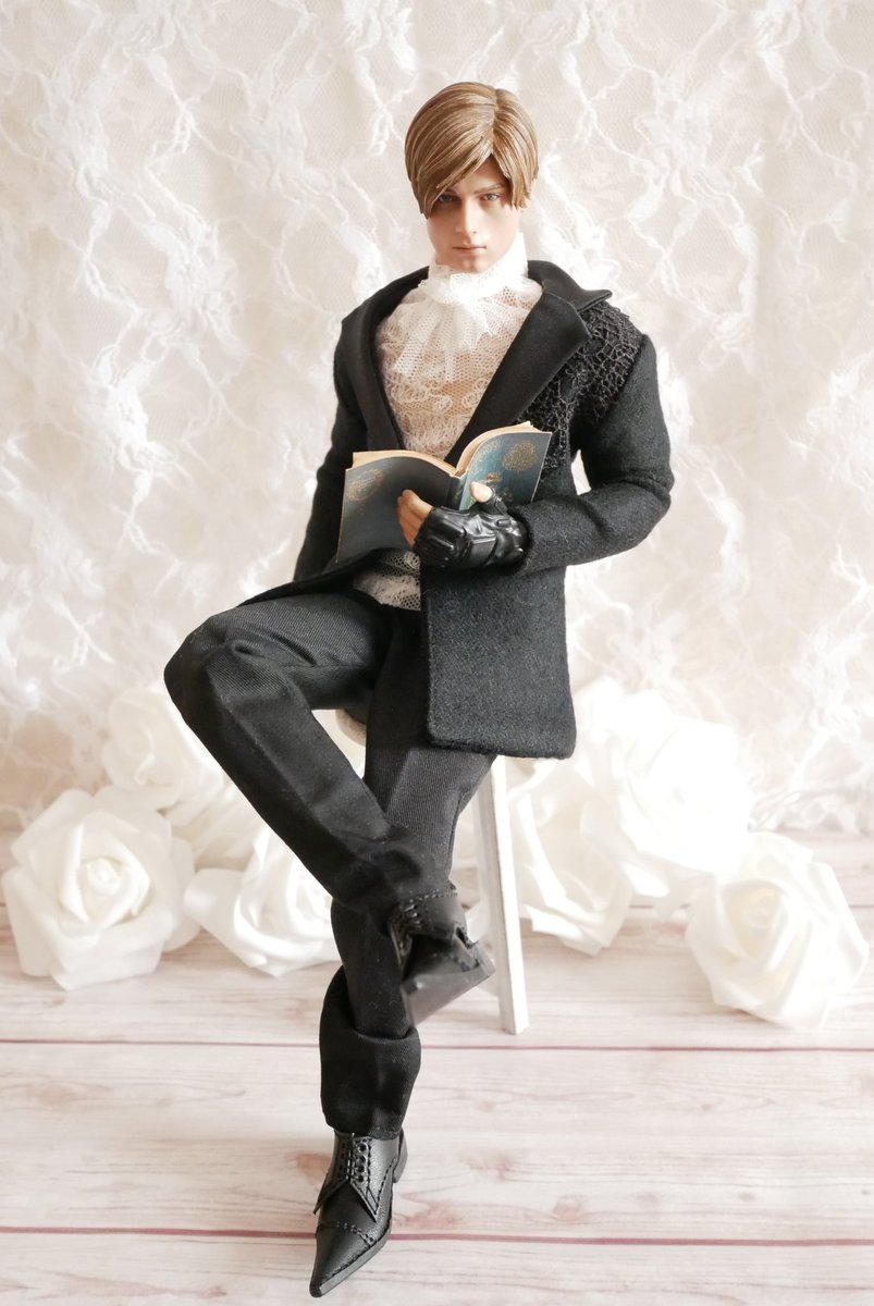 Leon_Love_you's tweet image. こちらFlapperさま@Flapper0919よりお迎えしましたレースカットソーとウールジャケットです。
どちらも素敵すぎる！
わたしの小さくも頼もしい王子様♡
相変わらずパツパツだけどこの体型が大好きなの！
レースの服を男子が着るのもとてもいいですよね♡
カッコ良すぎ！

靴(izadeKBさま@izadeKBより)