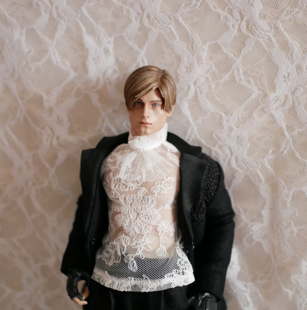 Leon_Love_you's tweet image. こちらFlapperさま@Flapper0919よりお迎えしましたレースカットソーとウールジャケットです。
どちらも素敵すぎる！
わたしの小さくも頼もしい王子様♡
相変わらずパツパツだけどこの体型が大好きなの！
レースの服を男子が着るのもとてもいいですよね♡
カッコ良すぎ！

靴(izadeKBさま@izadeKBより)