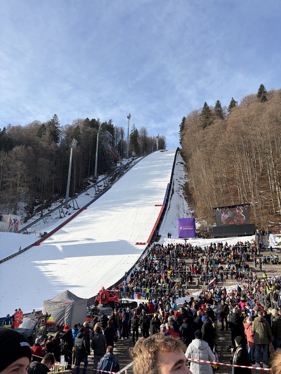 MagicMutzel's tweet photo. Michael Uhrmann Fanclub ist da. #Oberstdorf2026 https://t.co/1mcOmhJFqS