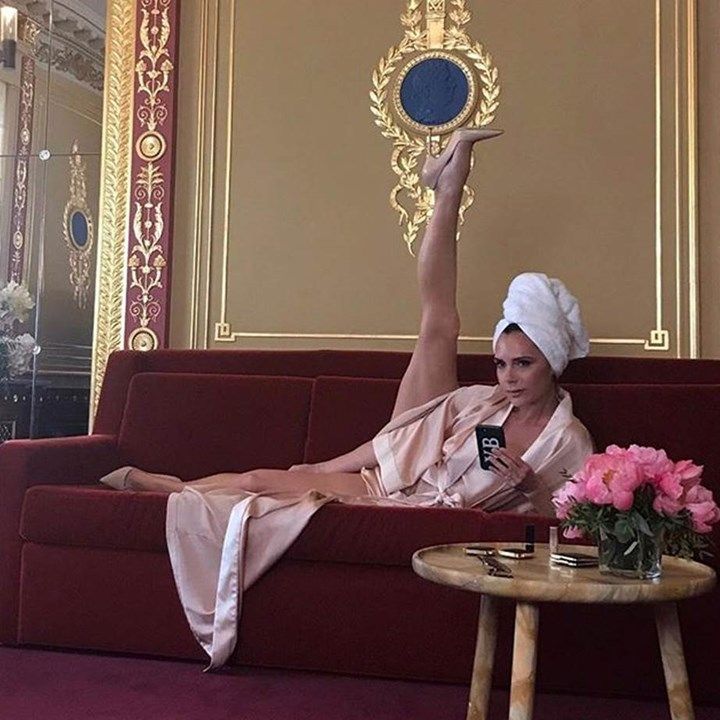 VBeckhamCharts's tweet photo. this being THE victoria beckham pose https://t.co/4DplHAADZZ