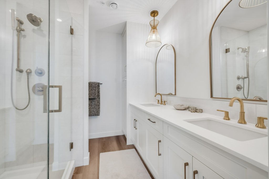 CalgaryRealtorz's tweet photo. Price Improvement! $409,900 Seton SE. Over $43k in luxurious upgrades, 2 bdrm, 2 full bath, 917 sq ft, titled parking, low fees $402/mo, exc walkable location. MLS A2276919
@remax
#yyc #calgary #justlisted #seton #calgaryrealestate #condos @First Time Home Buyer Advantage https://t.co/9asikvdPAP