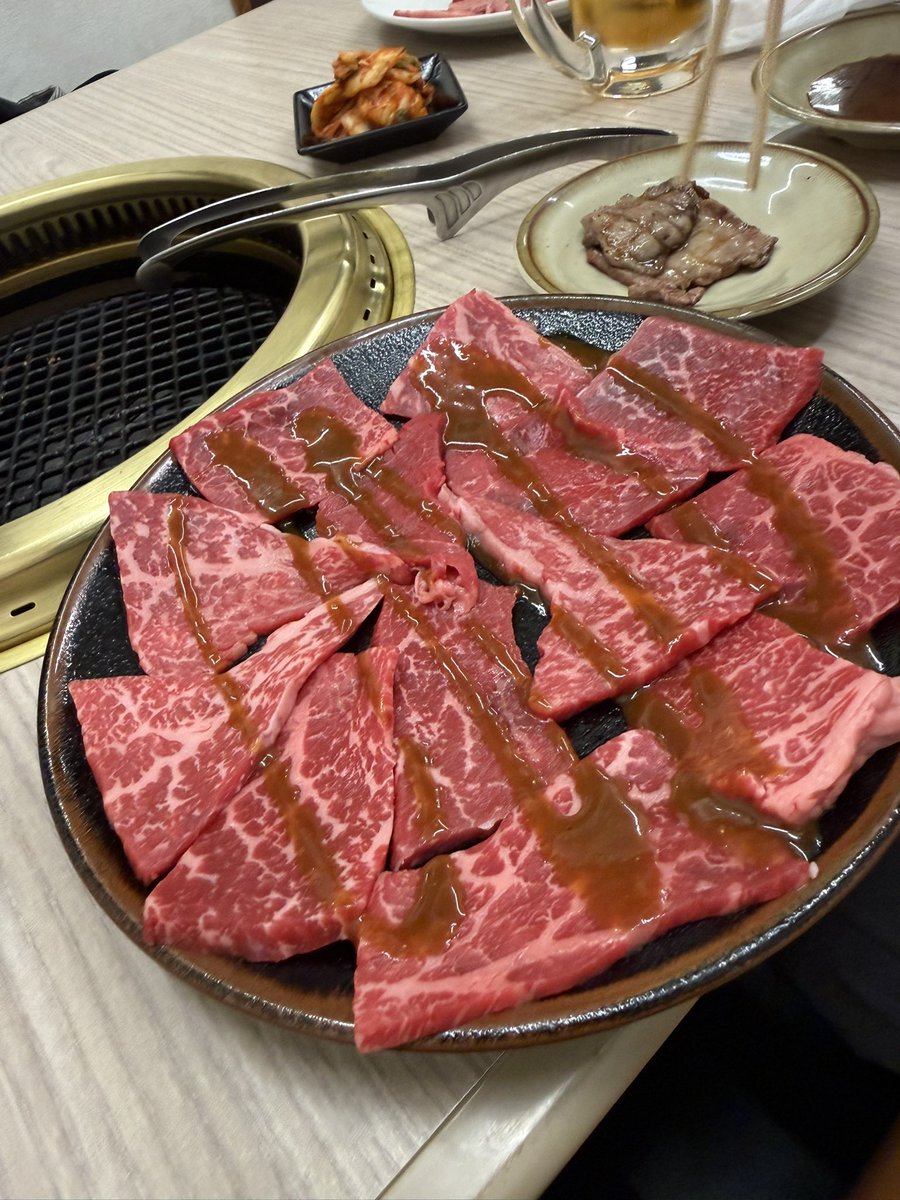 Rxcing's tweet image. 高いお肉をくりさんらむさんとたべました。