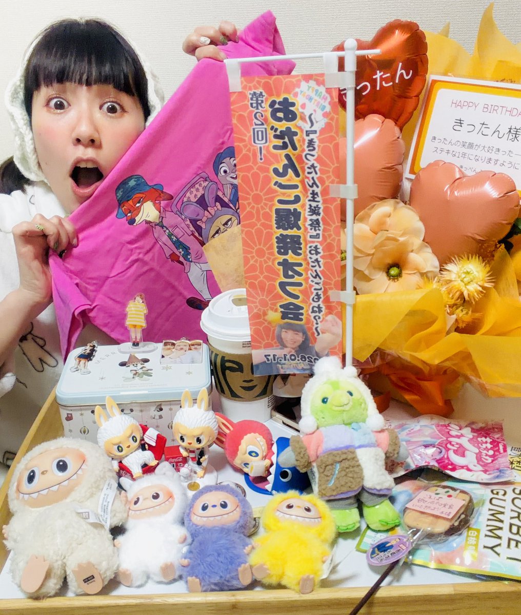kittan117's tweet photo. きっ誕生日はまだ終わってませんでした猛感謝らぶ🥹🫶🎁
一緒に開封できて楽しかったです🥳
きったん2026も改めてよろしくお願いしまーーーす！！！🙇‍♀️🥕
また2月生配信やるねーーー😘
https://t.co/K7WkQkjytY https://t.co/DhwqJPNh0D