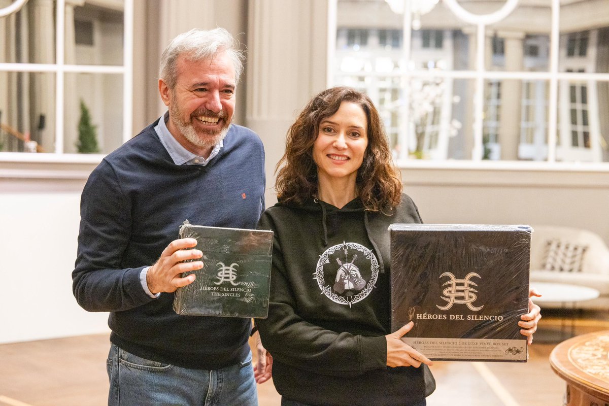 Jorge_Azcon's tweet photo. Ayuso es muy fan de Héroes y nosotros muy fans de Ayuso y de su gestión en Madrid.

Siempre es un placer tenerte por Aragón, Isabel.

@IdiazAyuso https://t.co/lUqIqa7BOT