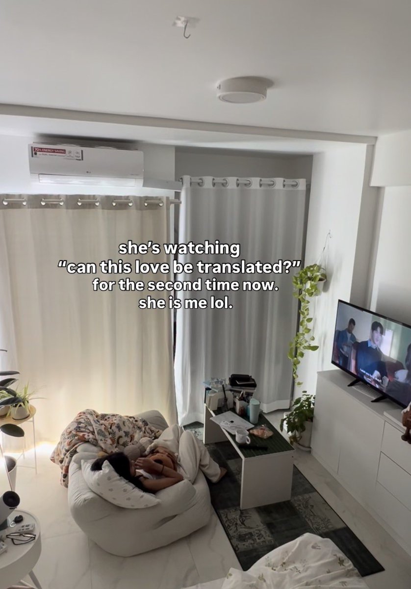 stantwtanythng's tweet image. She is me