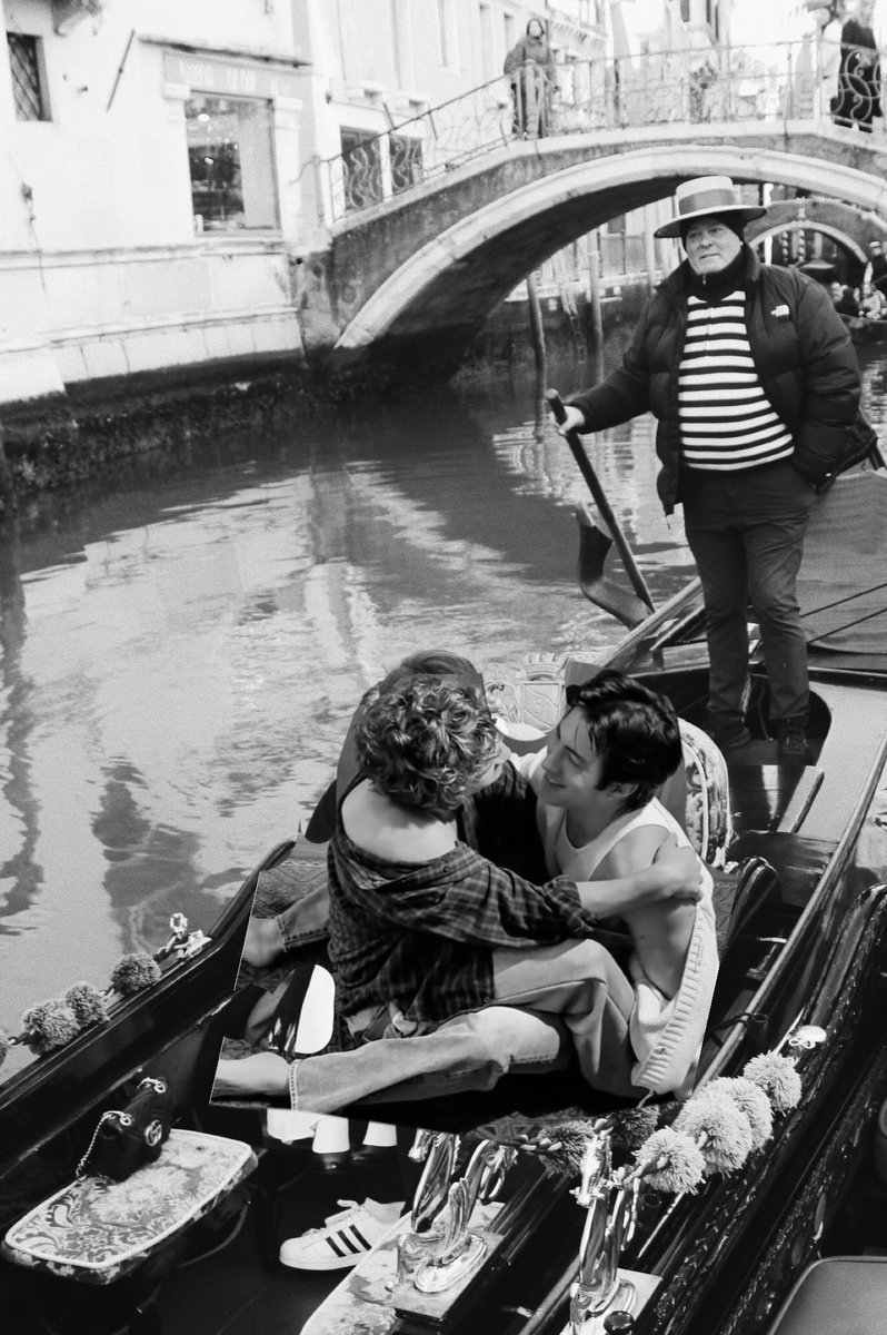 hudcondaya's tweet image. HUDCON SPOTTED IN VENICE?????