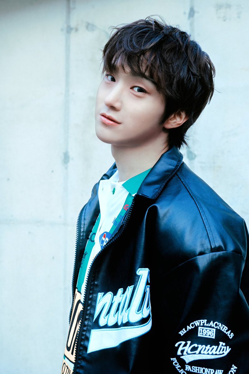 1VERSE_official's tweet image. “we have                                     “i know i
dating rumors”                         started it”