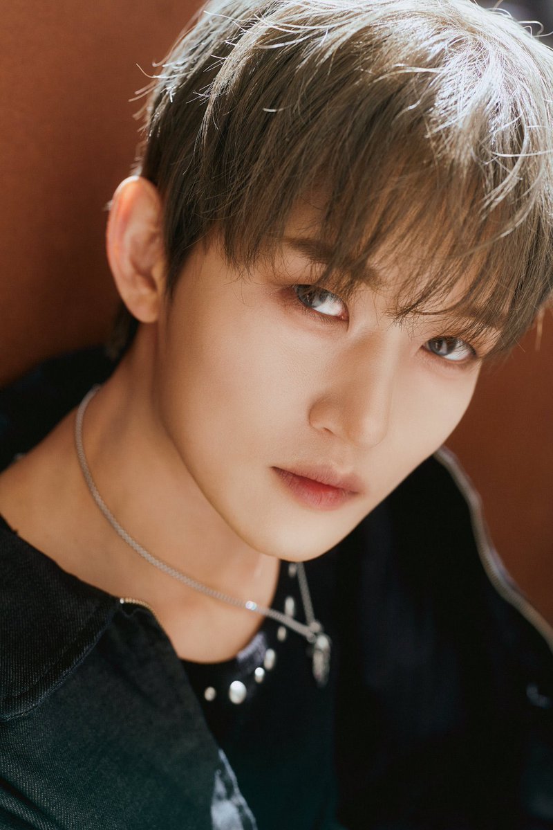 1VERSE_official's tweet image. “we have                                     “i know i
dating rumors”                         started it”