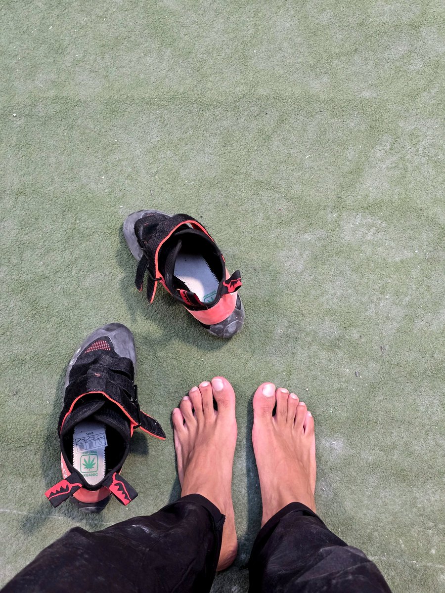 CaramelFeet95's tweet photo. Any rock climbers around? https://t.co/iR8Ai1HNFy