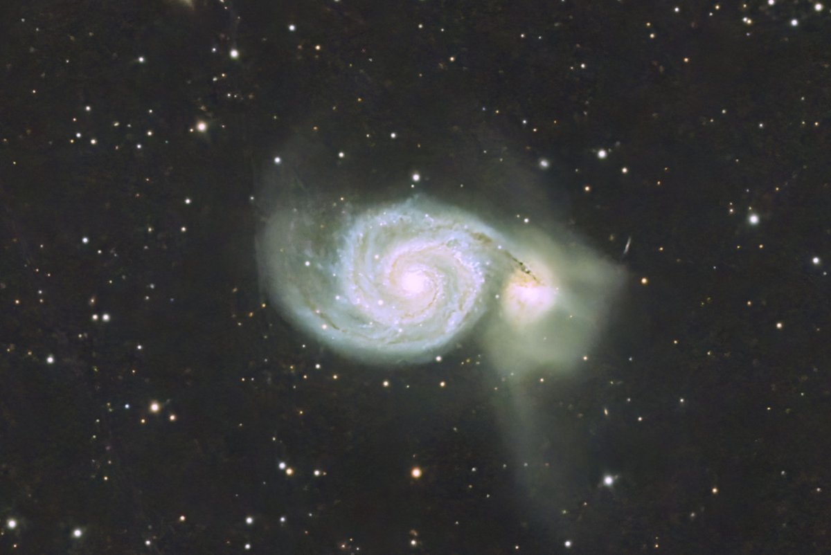 2026年1月17日に撮影した、M51（おおくま座）です。
東洋天文同好会の観測会に行ってきました。
花立自然公園（茨城県）
笠井GS-200R＋RD0.8　F6.4 1299mm ZWO2600MCPro
EM-200TEMMA3　300sｘ13　Gain100　－20℃
PixInsight　BTX　Photoshop　TopazDeNoiseAI
少しトリミングあり