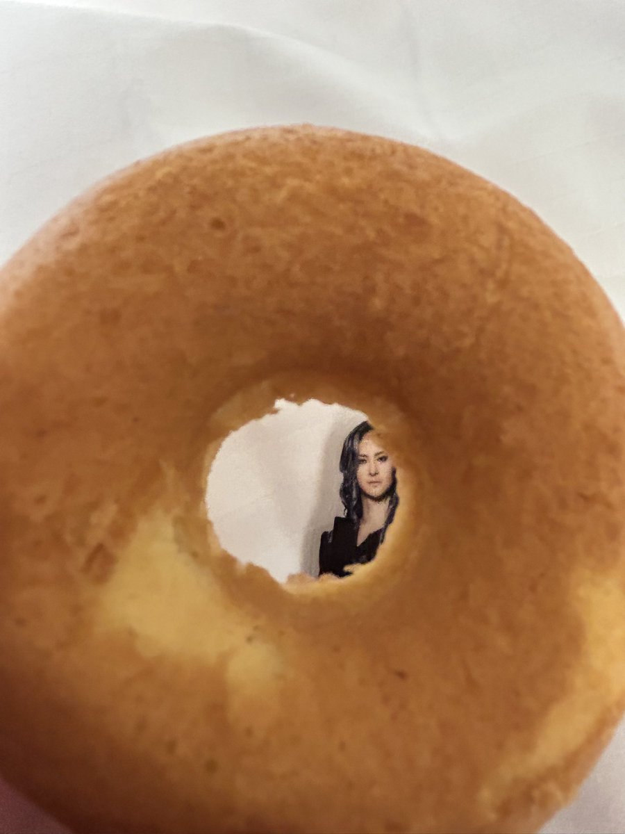 RYieFun's tweet image. 育様トートを拝見し動揺したままホテルには戻り、古川さんとドーナツで遊んで心を落ち着かせる🍩
Deliciousの配信もリアルタイムで見たかったー🥨

今日でシュガンツがmy楽でとても寂しかったです😢
シュガーさんのジキハイを楽しみにしております🧪