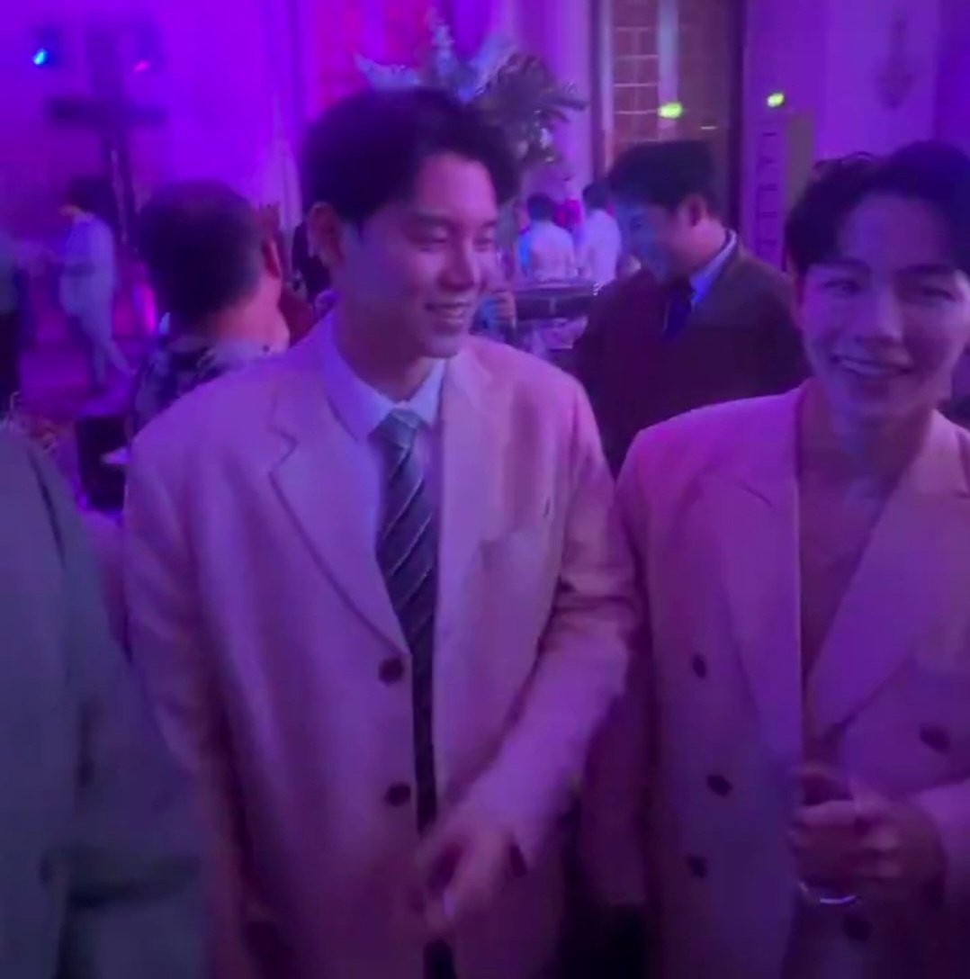 xxxwpxxx_'s tweet image. ฟังนะ เพราะน้องวอเมาสวยที่สุดในโลก เมาตาใส เมาอ้อน เมายิ้มหวาน เมาแลวน้วย คือรุ้ไหมว่าเธอน่ารักตอนเมา วนรัตน์เบาๆ แต่ก้ไม่มีประโยชน์อะไรถ้ามีคนยืนคุมแบบนี้ พี่เซงคับ