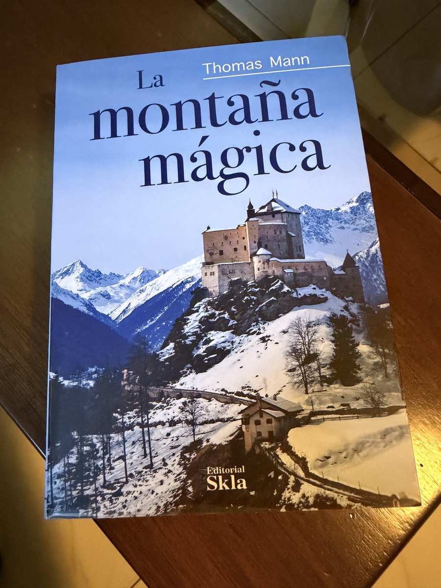 oduica's tweet photo. @CamLibro @editorialUN @PanamericanaEdi @PlanetaLibrosCo @Penguinlibrosco @AnagramaEditor @Lib_Nacional @AlianzaLibreria @librosyletras @librosunam @BibloRedBogota En los Alpes suizos, alejado del bullicio moderno, en el sanatorio Berghof. (Mann, Thomas. La montaña mágica). https://t.co/0hjif0wBYO