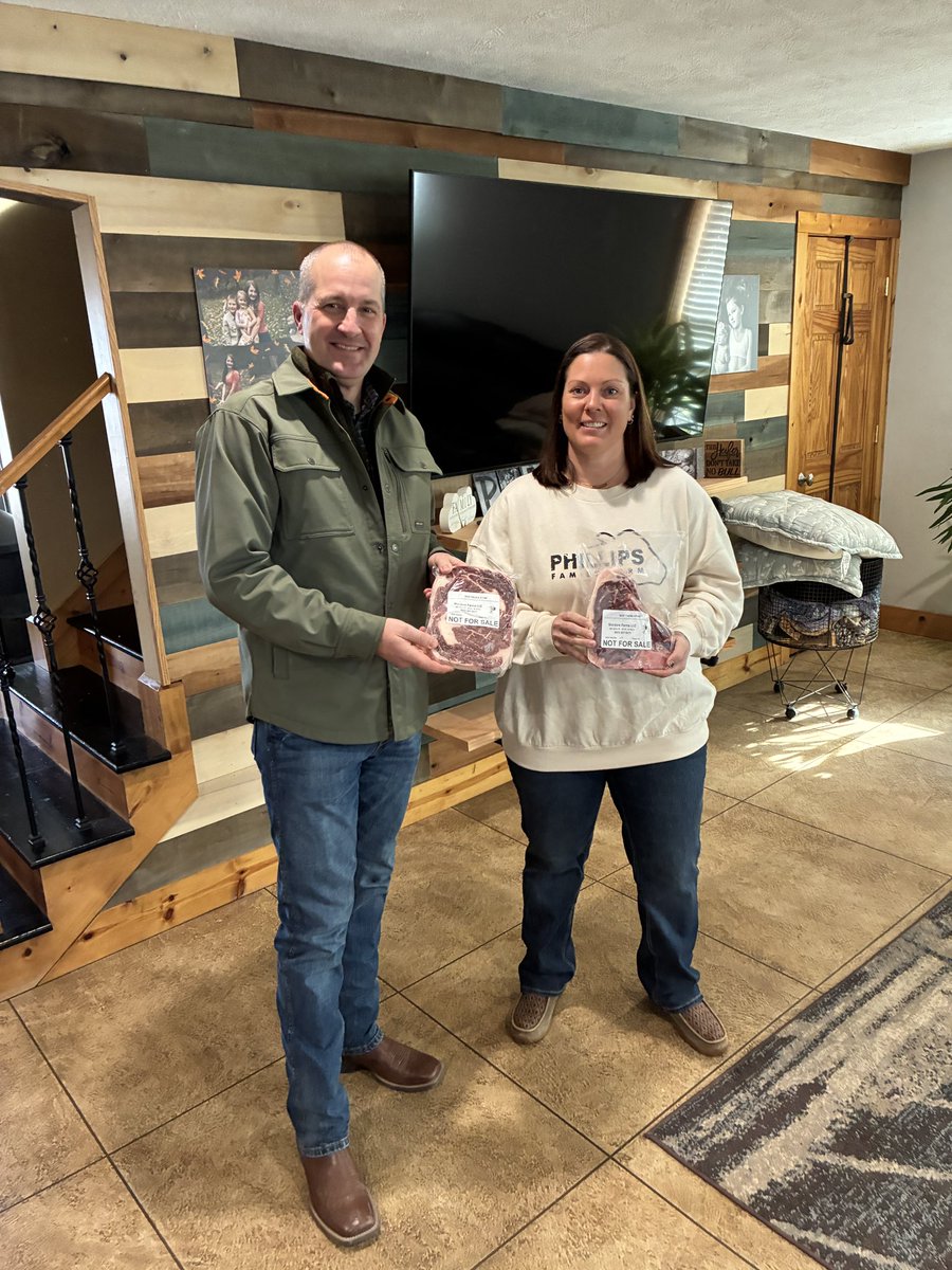 MikeNaigIA's tweet image. Braved the cold yesterday with stops at Phillips Family Farm in Keokuk County and Smith Fertilizer &amp;amp; Grain in Albia. Talked local markets, farm profitability, the upcoming growing season, and visited with local media along the way #IowaAg