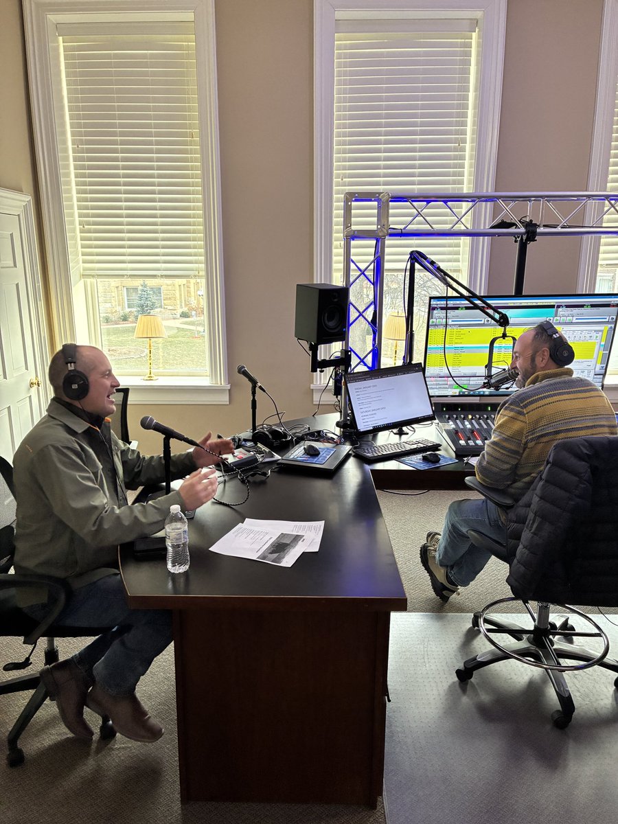MikeNaigIA's tweet image. Braved the cold yesterday with stops at Phillips Family Farm in Keokuk County and Smith Fertilizer &amp;amp; Grain in Albia. Talked local markets, farm profitability, the upcoming growing season, and visited with local media along the way #IowaAg