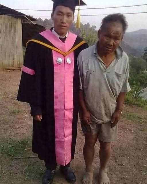 Hazelkeech0918's tweet photo. He came back to thank his dad when he graduated. Nobody praised this noble attitude https://t.co/aXzmYD4RSH