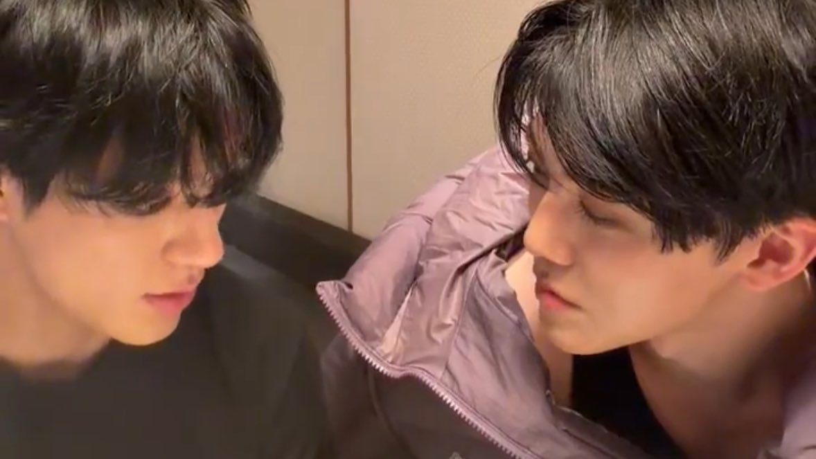 ljnsbff's tweet image. he's so ready to risk it all....