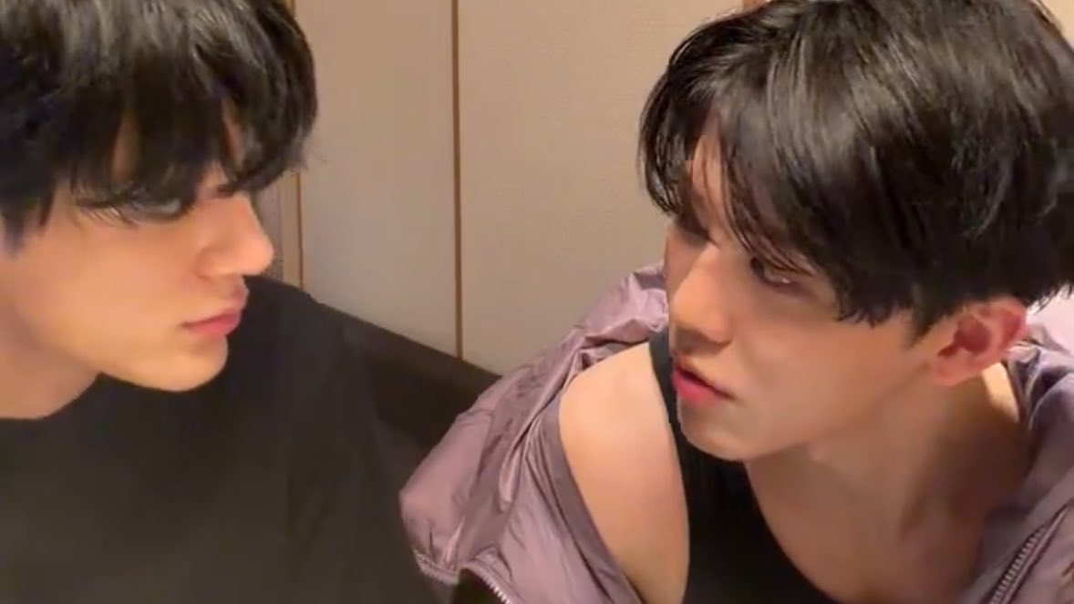 ljnsbff's tweet image. he's so ready to risk it all....