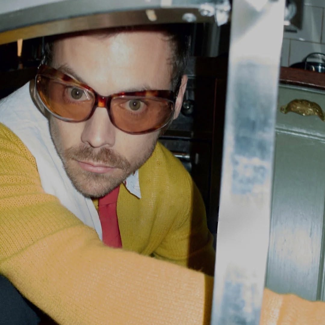 chartdata's tweet image. Harry Styles debuts at #1 on global Spotify for the first time in his career.

He has spent 82 days at #1 in total.