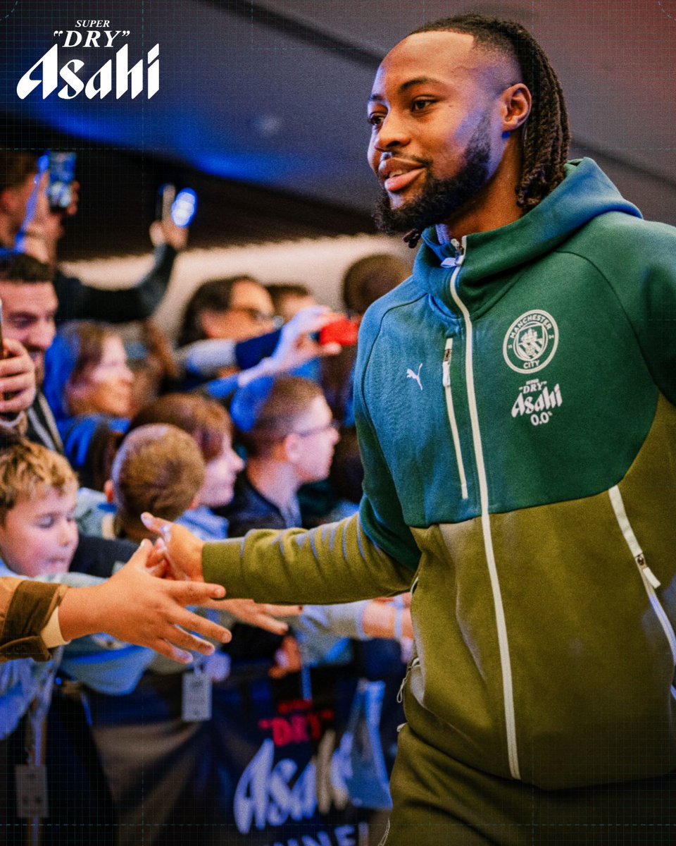 ManCity's tweet photo. Checking in 👊🏡

🤝 #AsahiSuperDry https://t.co/3Pd6yr0WHC