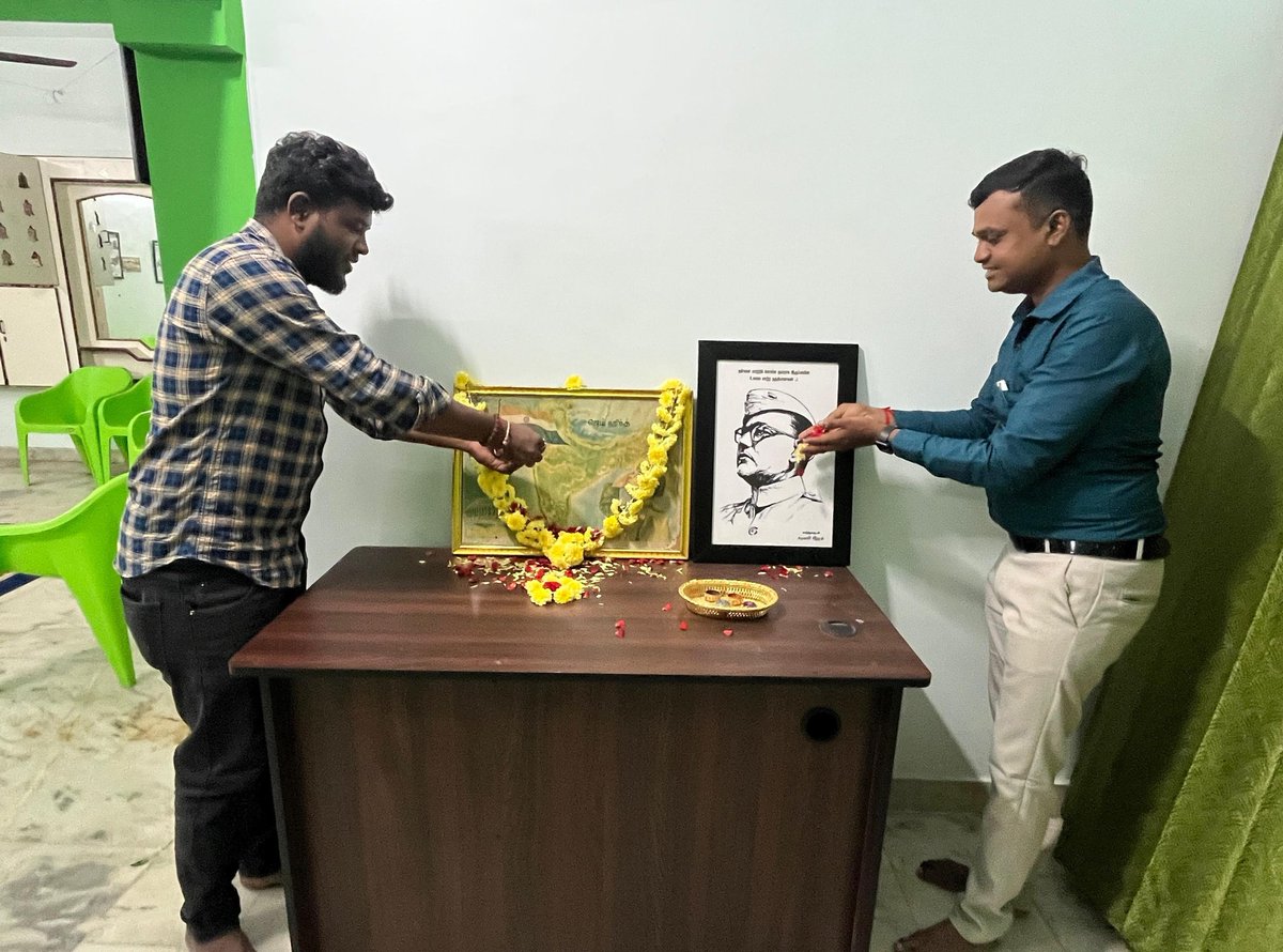 கருநாநிதியின் வரலாறு களவாணிகளை மட்டுமே உருவாக்கும். நேதாஜியின் வரலாறும் பகத்சிங்கின் வரலாறும் தான் பல "பிரபாகரன்களை" உருவாக்கும்.

நேற்றைய தினம் வங்கத்து சிங்கம் ஐயா நேதாஜி அவர்களின் பிறந்தநாளில் மரியாதை செலுத்தினோம்❤️💛