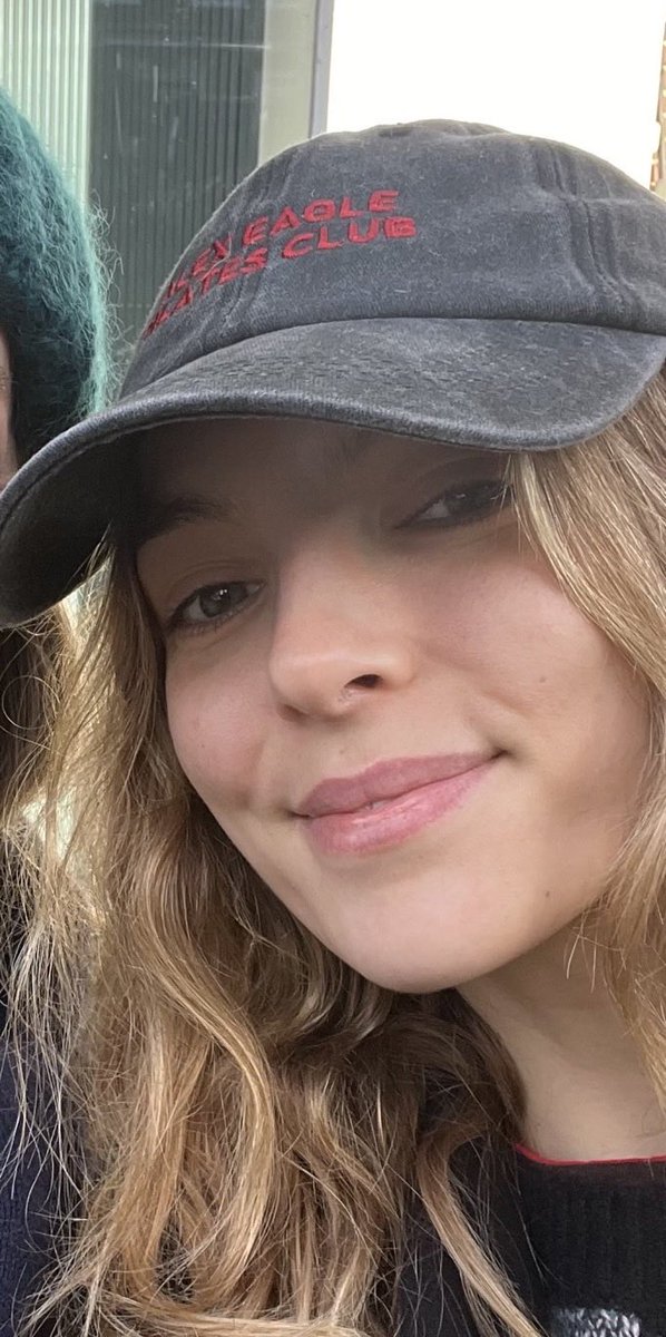 bsnowgf's tweet photo. Como pode ela existir e ser a mulher mais bonita do mundo mds https://t.co/ZfXAFionfR