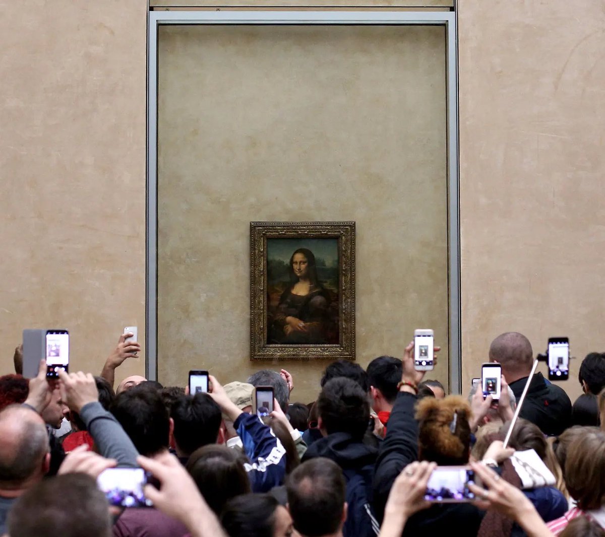 omfglalisa's tweet image. cause lisa’s a work of art