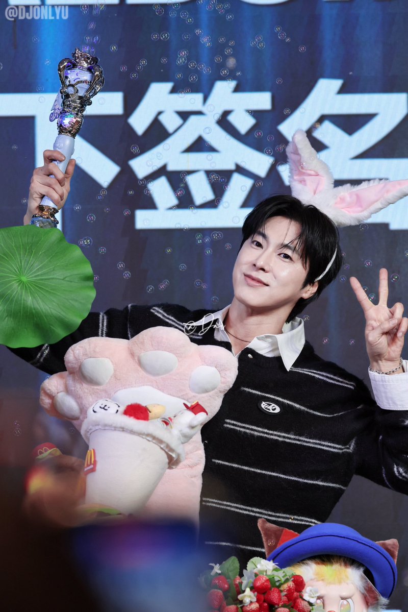 260124 Signing event in Hangzhou

Preview Part 1 

#유노윤호 #정윤호 #YUNHO #CHUNGYUNHO #UKNOW #ユノ #ユンホ #Stretch #UKNOW_Stretch #IKNOW #UKNOW_IKNOW