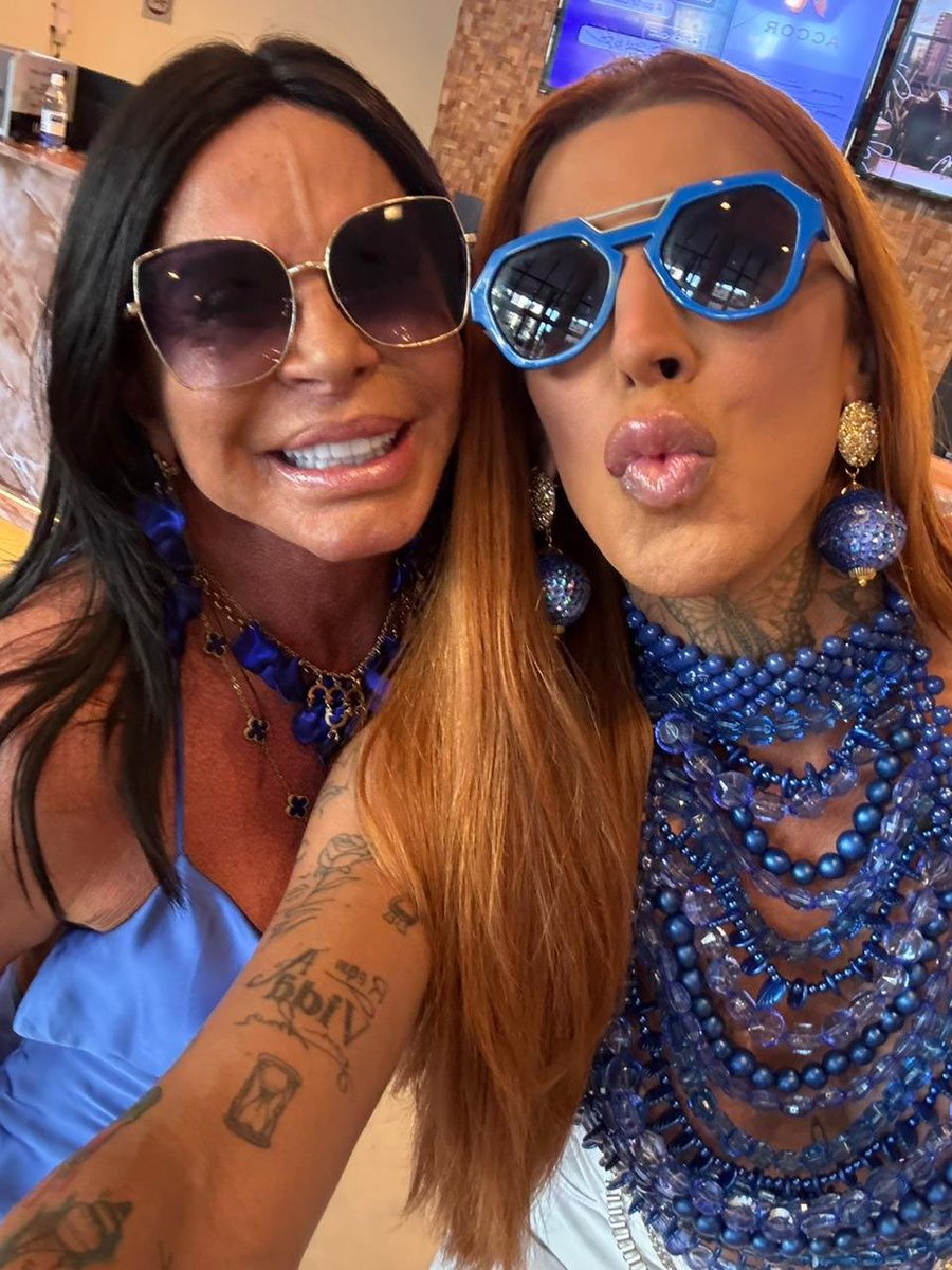 updatecharts's tweet image. VEM FEAT! Gretchen e Pepita juntas em nova foto. ✨