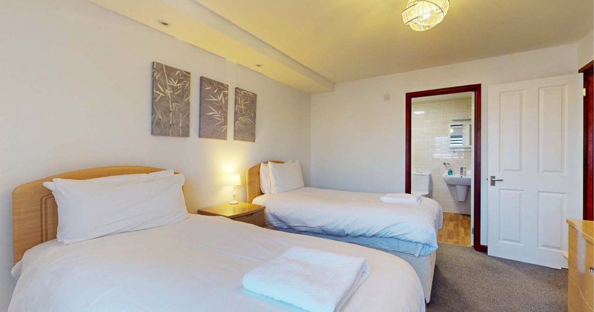 Stay at Kestrel, Horning!

Enjoy a relaxing break in the heart of the Norfolk Broads. Kestrel offers comfortable, well-equipped accommodation ideal for exploring riverside walks, local amenities and the waterways nearby.

Book your stay 👉  broadsescapes.co.uk/book/kestrel/