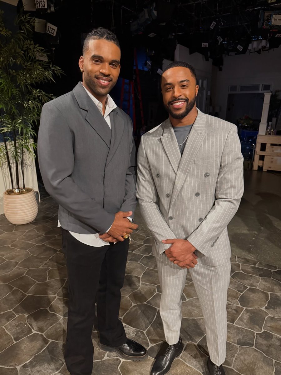 OltlD42's tweet photo. #BeyondTheGates #BTGFam #Gatekeepers
#Season2
New photos of Jibre Hordges with David Lami Friebe: the Hawthorne brothers pose for the camera. https://t.co/oVEFkKaqMr