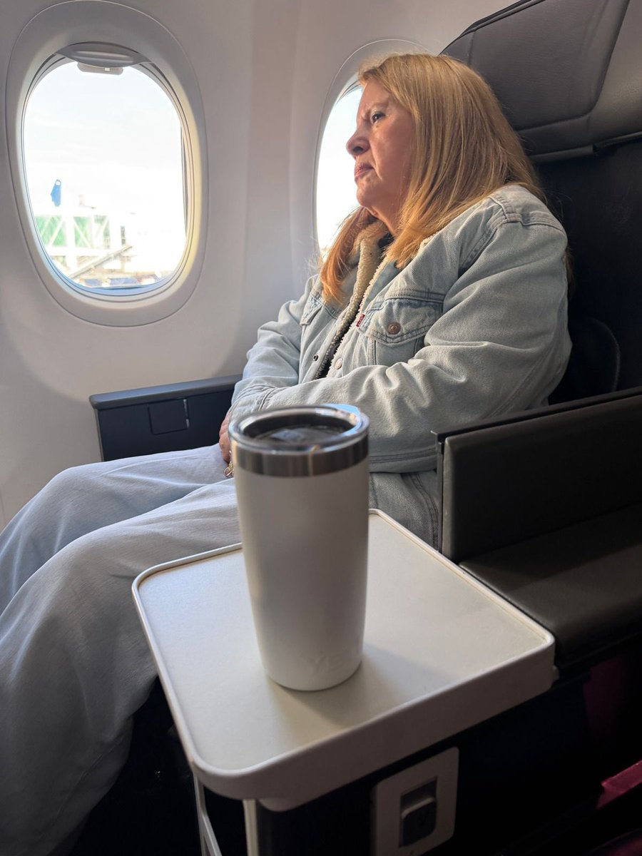 pedroferriz3's tweet image. La Ministra @lorettaortiza se nos va a Costa Rica 

¡First Class!

Que viva y que sigan los privilegios 

Chairos estúpidos