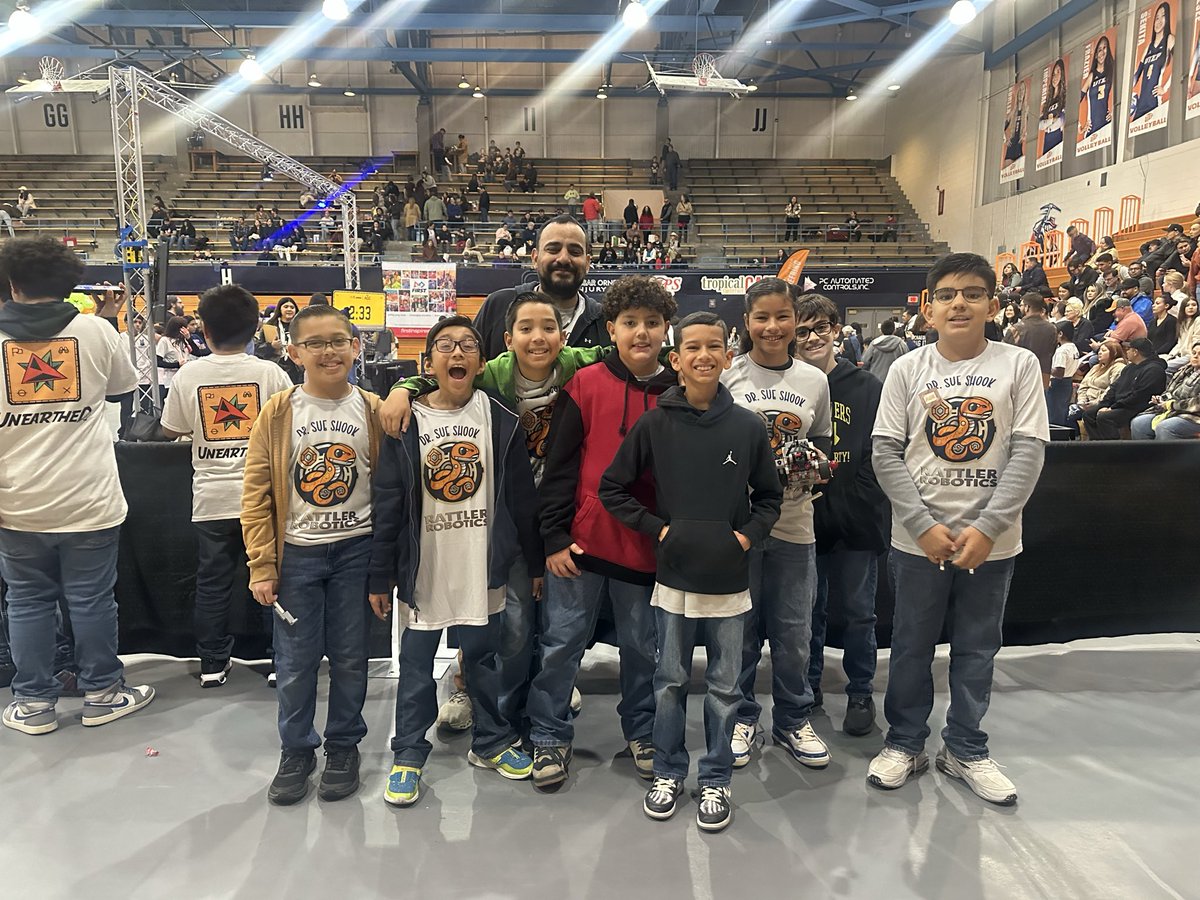 nhurtado_DSSE's tweet photo. 🤖 Proud of our DSSE Robotics teams competing at the First LEGO League today! Their innovation, teamwork, and problem‑solving skills are shining bright. Go Rattlers! 🧡💙 #GameOnRattlers @DSShook_ES https://t.co/gMwux5pGhB
