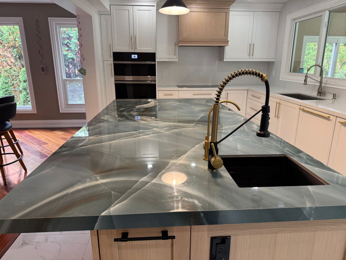SaratLao's tweet image. Modern Quartz kitchen countertop installation with precise detailing and long-lasting quality.
Custom solutions for kitchen renovation projects.
Phone: 647-746-9089
Toronto &amp;amp; GTA
#QuartzCountertop #KitchenRenovation