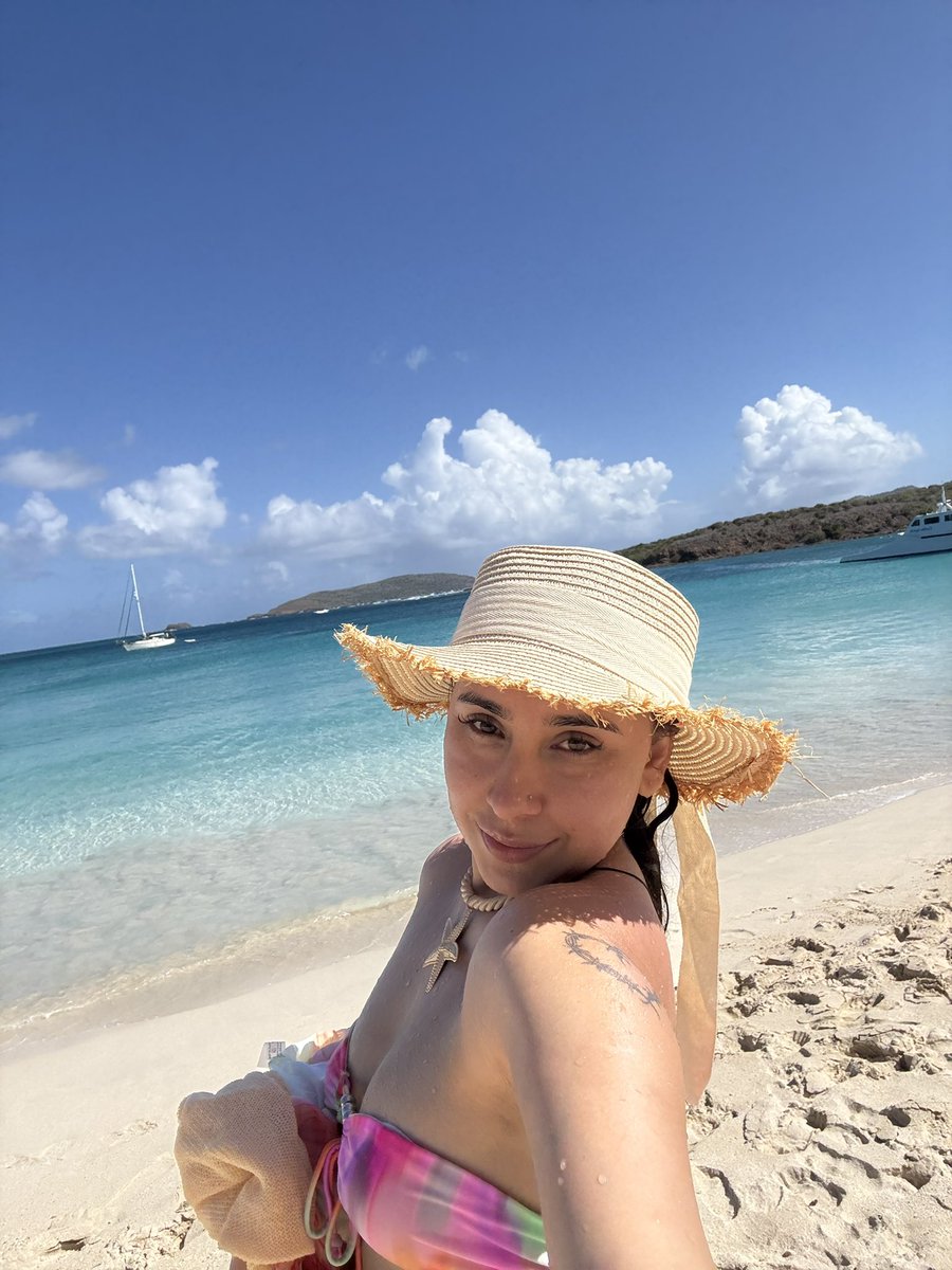mariaadooe's tweet photo. pr photo dump pt. 3
☀️🌴🍸🥥🌊👒 https://t.co/pvioT8AGBT