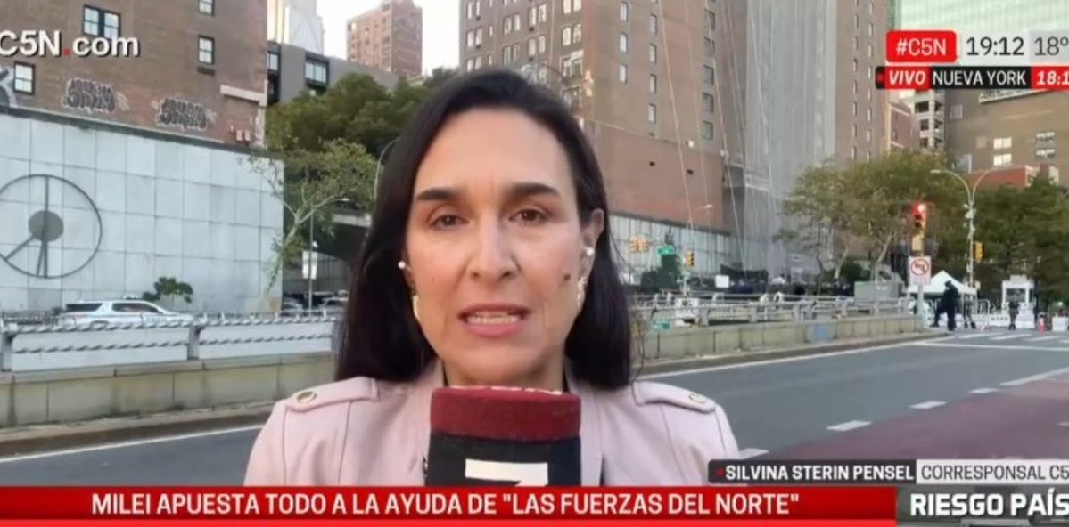 MartnPeiretti1's tweet photo. 🟥⚠️✅ C5N despidió a la periodista Silvina Sterin Pensel porque empresarios sionistas vinculados a Javier Milei no quieren que se informe que el Estado de Israel es un Estado genocida, no quieren tampoco que se sepa que estan vinculados a los incendios en nuestra Patagonia. https://t.co/gKUfugQSsl