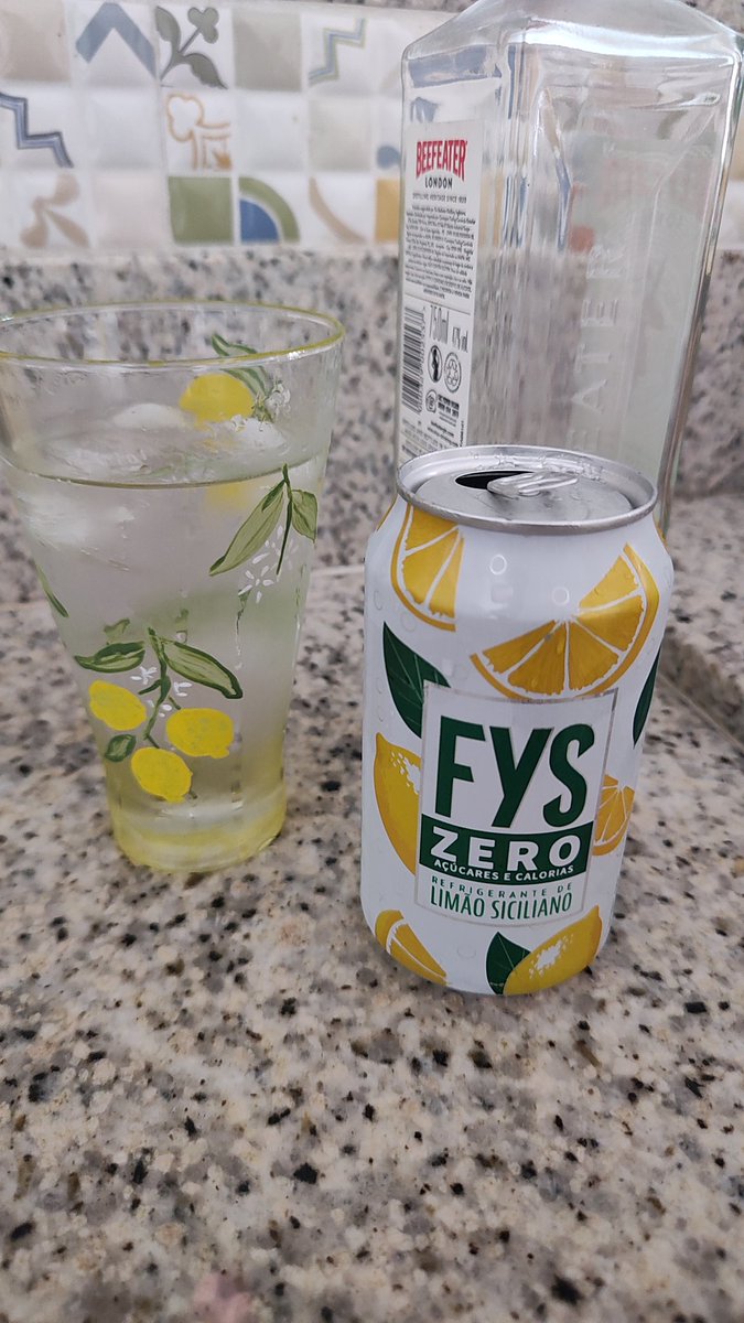 BubugaBugas2's tweet photo. #fys com gim e meu copinho de limão 😋. Bom demais, e ainda é zero açucar, que posso tomar.
@Kerline https://t.co/dli7rBcT4E